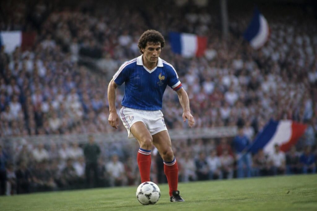 Comment Michel Platini a-t-il marqué son époque ? 1 découvrez comment michel platini a marqué l'histoire du football grâce à son talent, ses exploits et son influence sur le jeu.