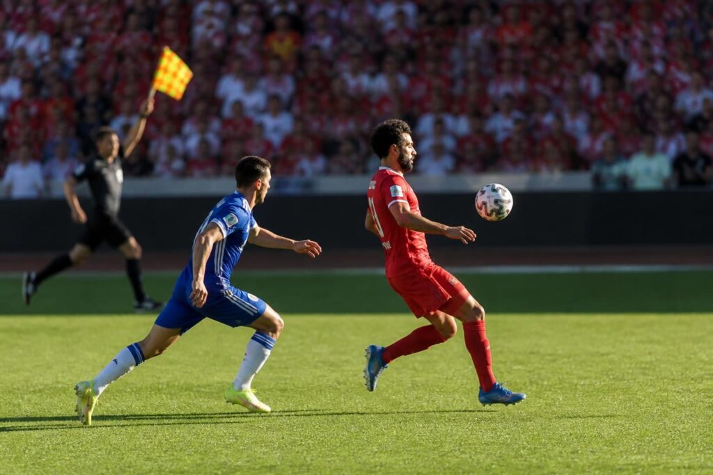 Comment fonctionne le hors-jeu au foot ? 1 découvrez comment fonctionne la règle du hors-jeu au football, ses principes clés et son impact sur le jeu pour mieux comprendre ce moment souvent décisif.
