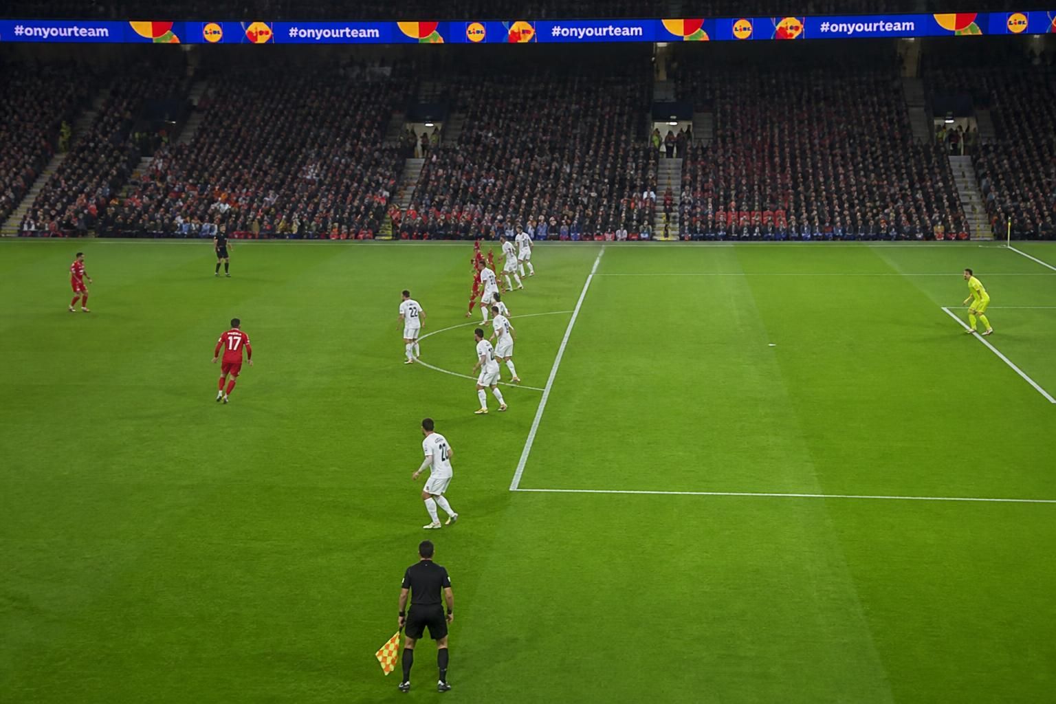 Quelle règle du hors-jeu est souvent mal comprise au football ? 3 découvrez quelle règle du hors-jeu au football est souvent mal comprise et clarifiez vos connaissances pour mieux apprécier le jeu.